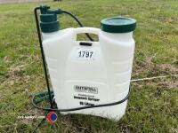 Knapsack sprayer