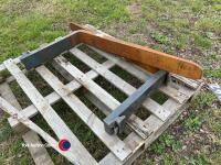 Pair of forklift tines - 2