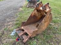 Digger bucket