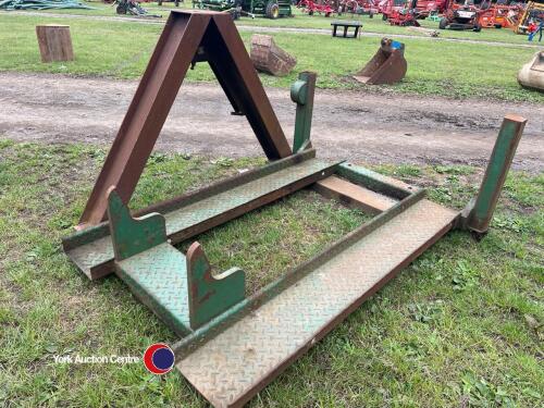Quad carrier 3 point linkage