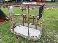 Man box, Manitou brackets