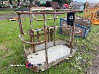 Man box, Manitou brackets - 2