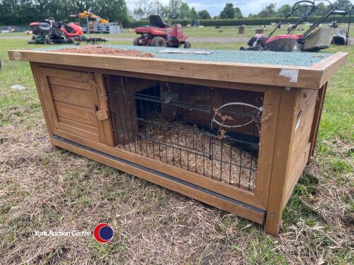 Small rabbit hutch