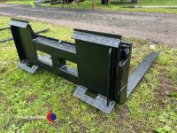 Pair pallet forks c/w Bobcat brackets - 3