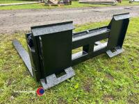 Pair pallet forks c/w Bobcat brackets - 4