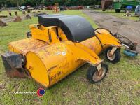 Eastern forklift pallet tine mounted sweeper/collector - 3