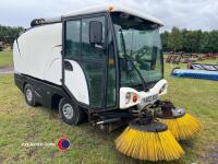 Compact street sweeper, 2002, key in office - 2