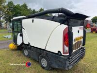 Compact street sweeper, 2002, key in office - 4
