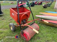 Garden roller and fertiliser spreader - 3