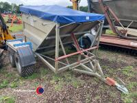 Swaledale ATV trailer feed hopper - 2
