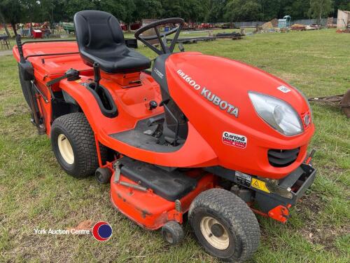 Kubota GR1600 ride on mower with grass collector, 335hours, manual in office