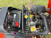 Kubota GR1600 ride on mower with grass collector, 335hours, manual in office - 5