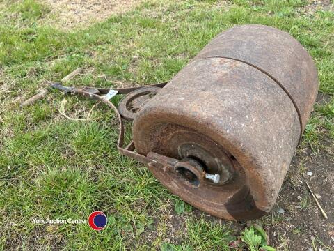 Cast garden roller