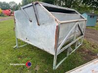 Bateman calf creep feeder - 3