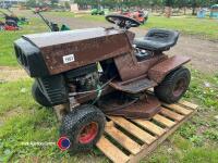 Ride on lawnmower