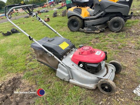 Honda HRB 425c lawn mower
