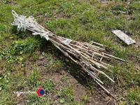 25 x electric fence stakes - 3