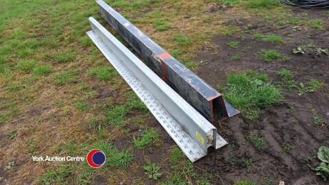 2 x catnik lintels