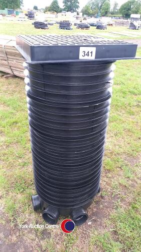 Drainage inspection chamber 1.0m deep 100mm pipes and cover