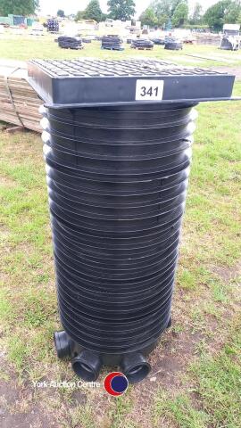 Drainage inspection chamber 1.0m deep 100mm pipes and cover