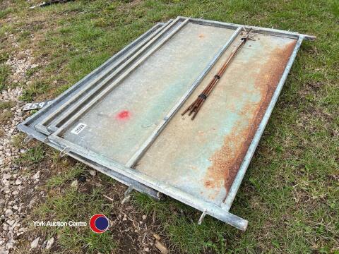 4 x heavy duty 5ft wide sheep/livestock sheeted gates