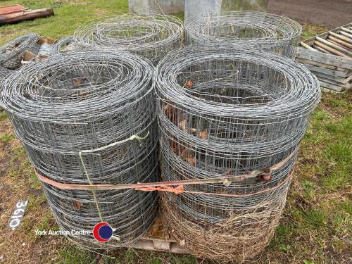 4 x full rolls of pig wire