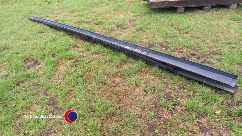 6 x lengths of black 4in square guttering