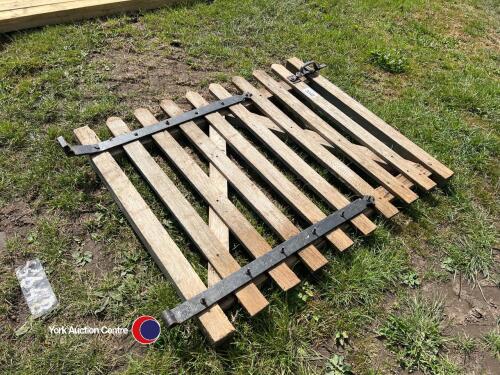 Oak gate approx 4ft wide x 3.5ft high