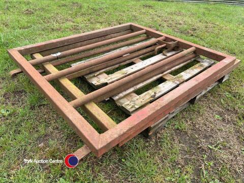 Pair of 5ft bull gates