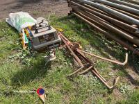 Quantity of electric fencing - 2