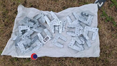Joist hanging brackets