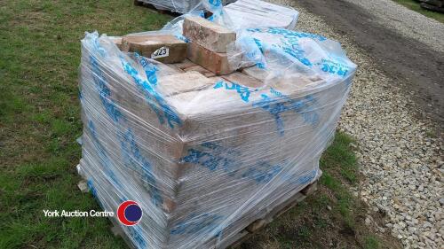 Reclaimed bullnose bricks (270)