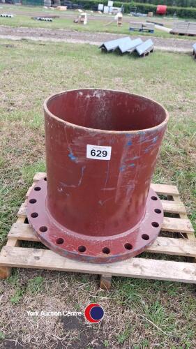 Drainage pipe with bolt flange