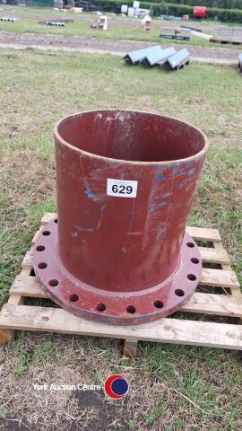 Drainage pipe with bolt flange