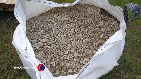 Ton bags 20 mm clean limestone decrotive chippings