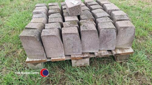 Marshall block paving radius kerbs200mm x 100mm x 125mm Plumb Brown 43