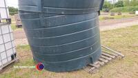 10,000ltr green plastic bunded water tank with a 2in outlet - 6
