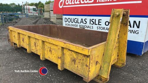 Roll on roll off builders skip