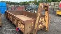Hook loader builders skip - 2