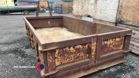 Hook loader builders skip - 3
