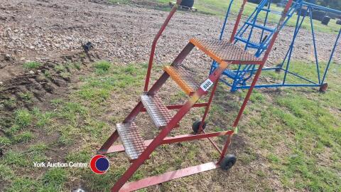 Workshop wheeled steps