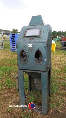 Guyson Sand blast cabinet, gwo