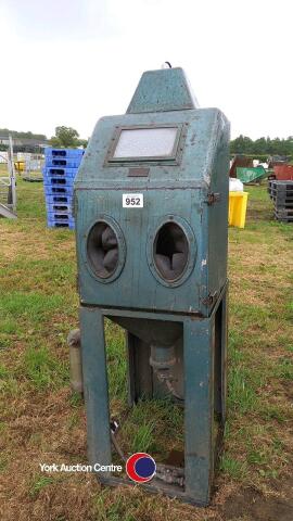 Guyson Sand blast cabinet, gwo