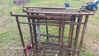 8 x builders tressles - 4