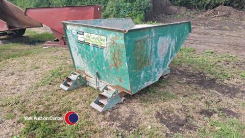 Forklift tipping skip