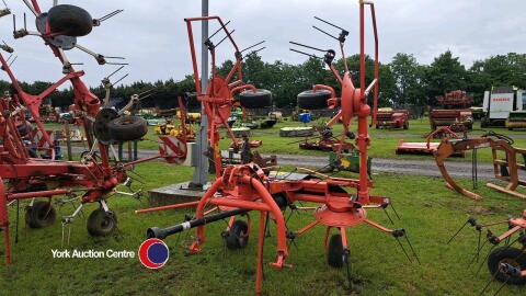 Kuhn GF502 4 rotar tedder, excellent condition, 2015