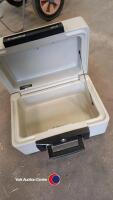 Sentry 1150 fireproof safe complete with keys - 2