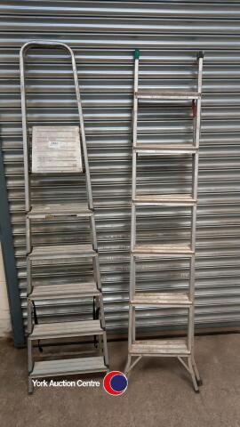 2 x aluminium step ladders