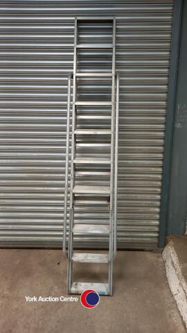 Aluminium ladders
