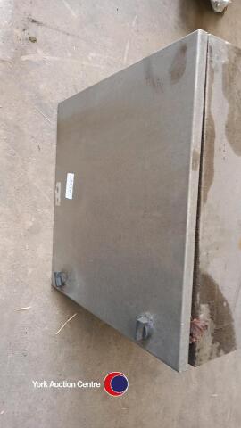 Metal storage container